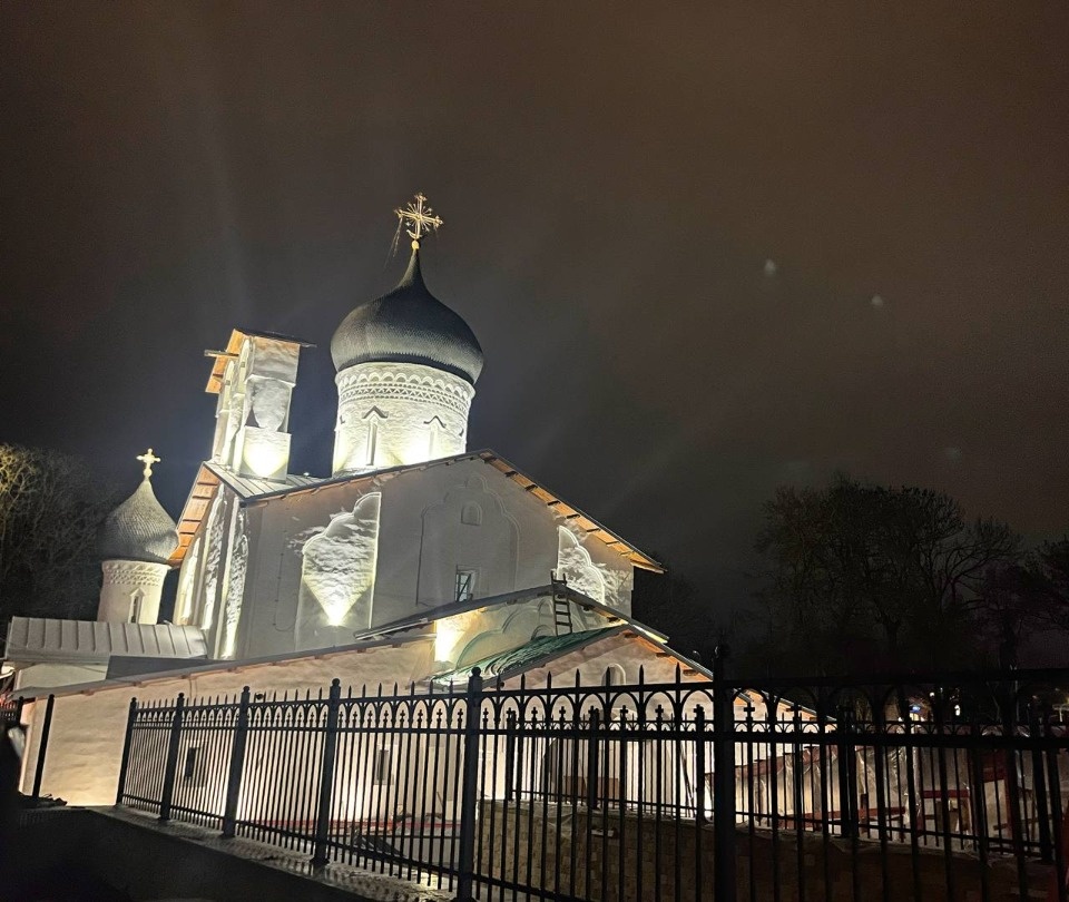Архитектурная подсветка заработала в церкви Николы со Усохи в Пскове