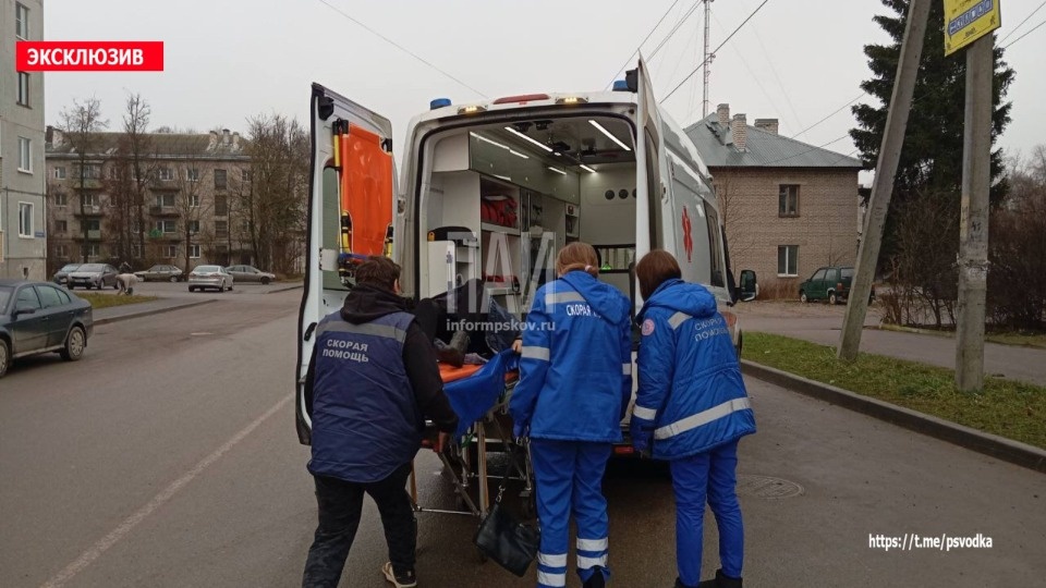Пенсионерке потребовалась госпитализация после наезд автомобиля в Порхове