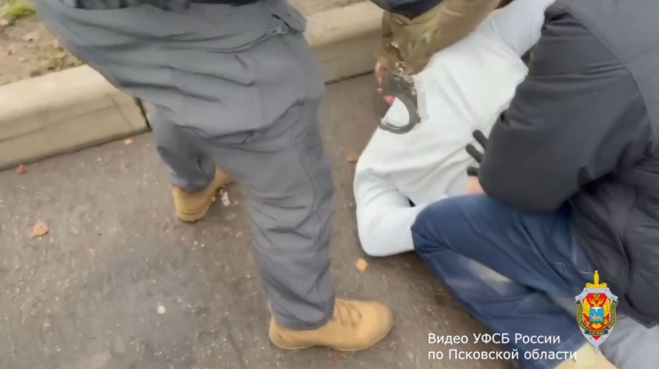 Грузоперевозчика поймали на даче взятки в Псковской области Грузоперевозчика поймали на даче взятки в Псковской области