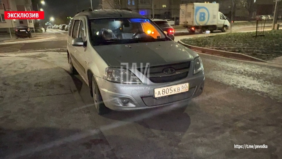 13-летнего мальчика сбил автомобиль в Пскове 13-летнего мальчика сбил автомобиль в Пскове