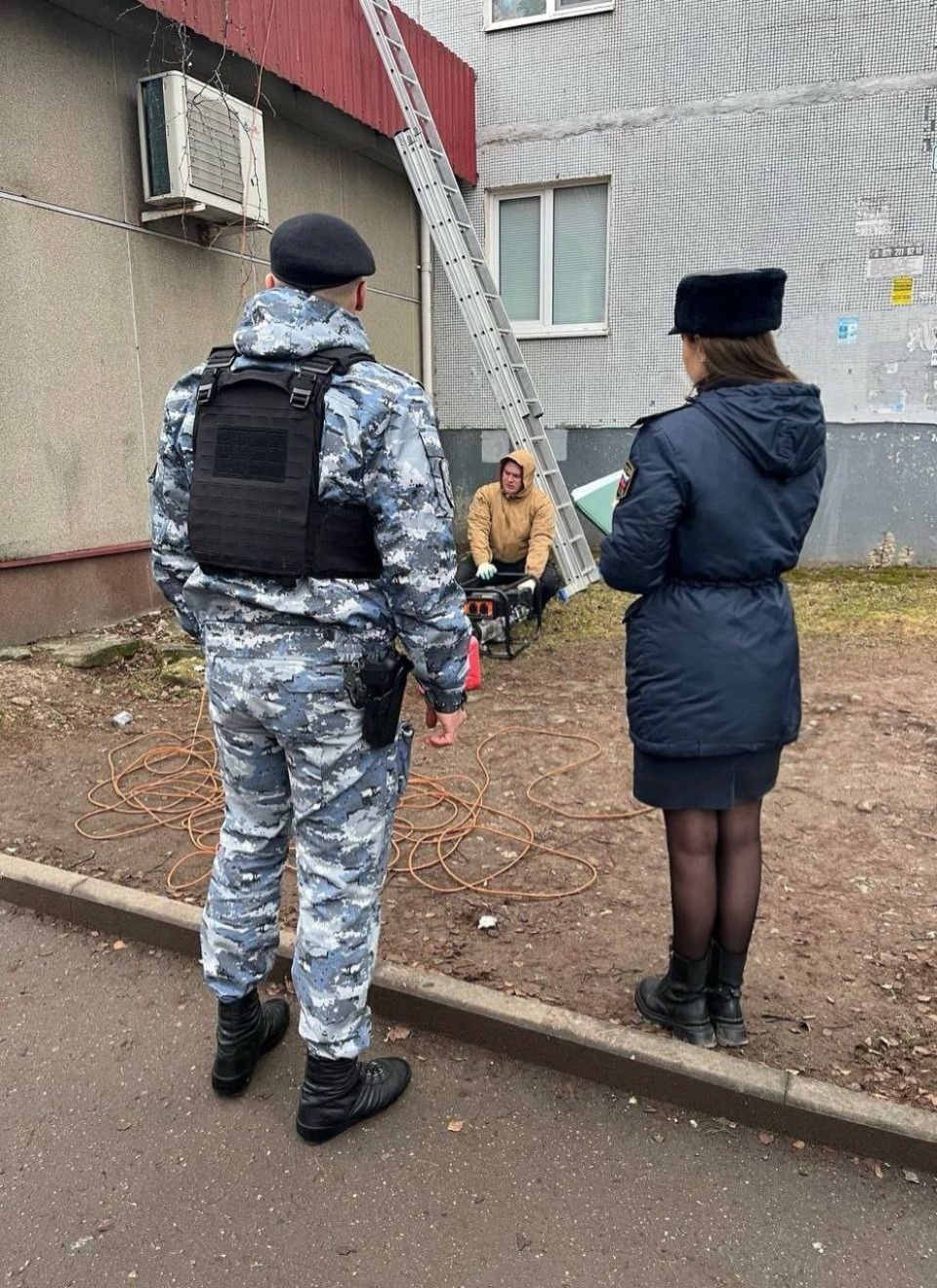  Владельца обязали снести незаконную пристройку к дому на улице Коммунальной в Пскове