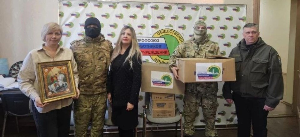 Очередную партию гуманитарной помощи передали псковские профсоюзы военнослужащим в зоне СВО Очередную партию гуманитарной помощи передали псковские профсоюзы военнослужащим в зоне СВО