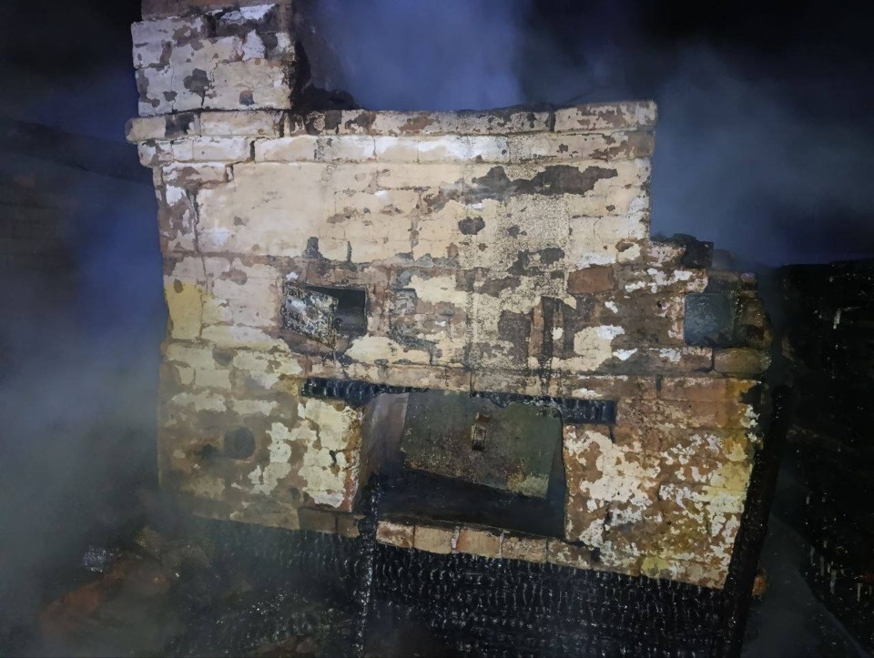 Проверку по факту гибели мужчины на пожаре проводят в Дновском районе