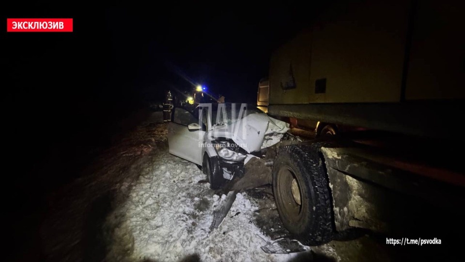 Женщина погибла в ДТП с экскаватором в Псковской области Женщина погибла в ДТП с экскаватором в Псковской области