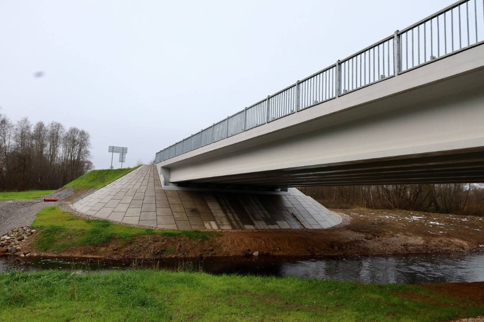 Ремонт моста через реку Полонку в Порховском районе завершили раньше срока Ремонт моста через реку Полонку в Порховском районе завершили раньше срока