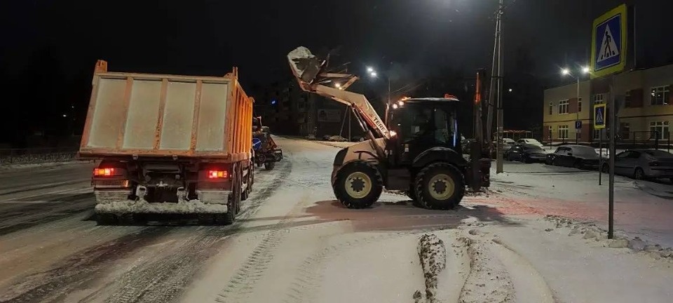 Борис Елкин: Ночью все подрядные организации начали уборку выпавшего снега Борис Елкин: Ночью все подрядные организации начали уборку выпавшего снега