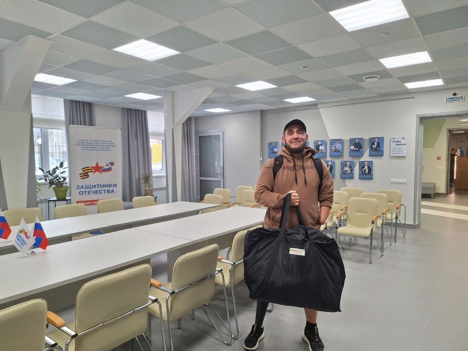 Псковскому ветерану СВО выдали спортивные протезы при содействии фонда «Защитники Отечества» Псковскому ветерану СВО выдали спортивные протезы при содействии фонда «Защитники Отечества»