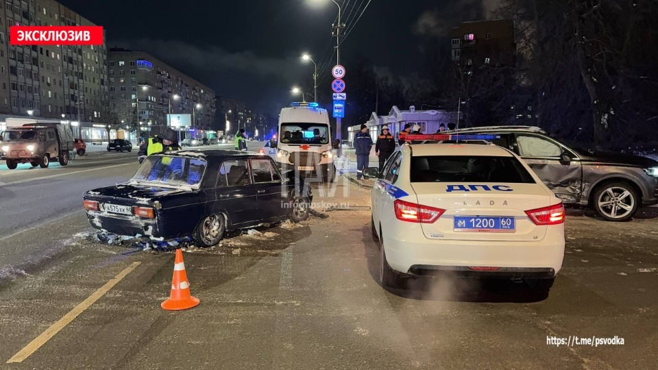 Ребенок пострадал в результате ДТП на Рижском проспекте в Пскове Ребенок пострадал в результате ДТП на Рижском проспекте в Пскове