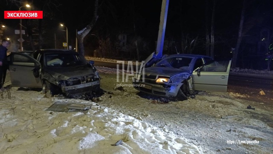 19-летняя девушка пострадала в ДТП в Пскове 19-летняя девушка пострадала в ДТП в Пскове