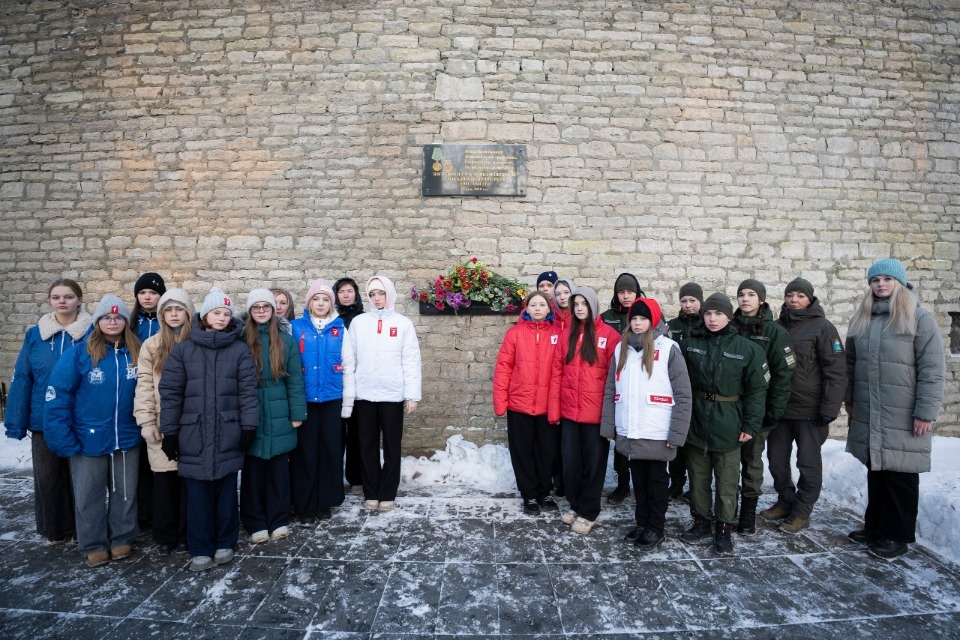 Подвиг блокадников Ленинграда почтила псковская молодежь Подвиг блокадников Ленинграда почтила псковская молодежь