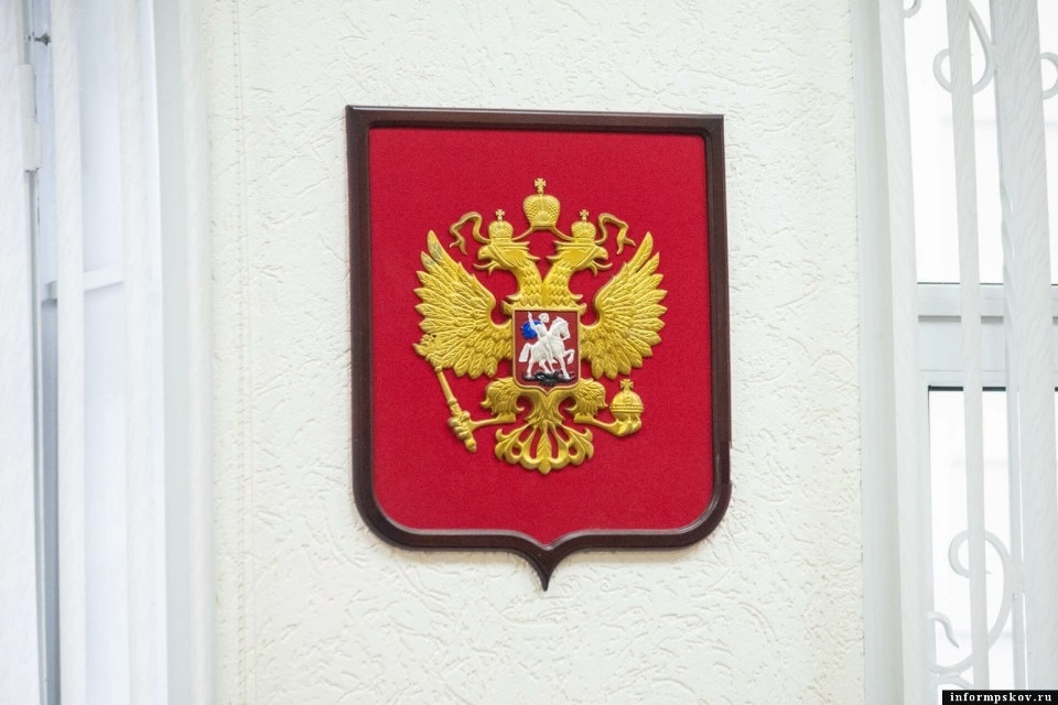 Мужчина едва не погиб в бассейне пансионата в Псковской области