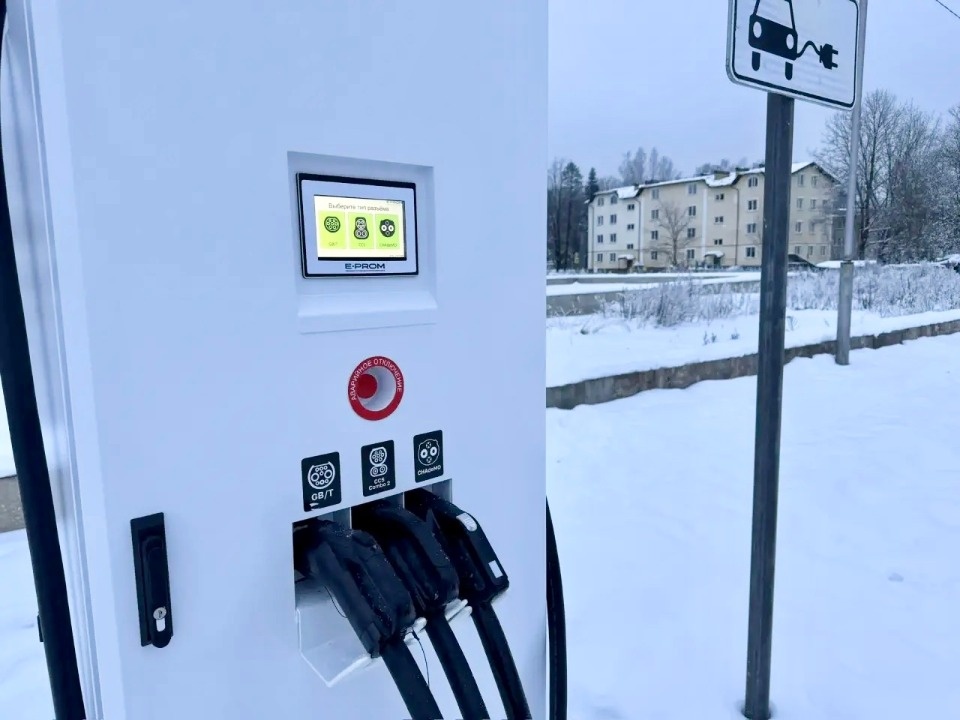 В Печорах установили пункт зарядки электромобилей В Печорах установили пункт зарядки электромобилей