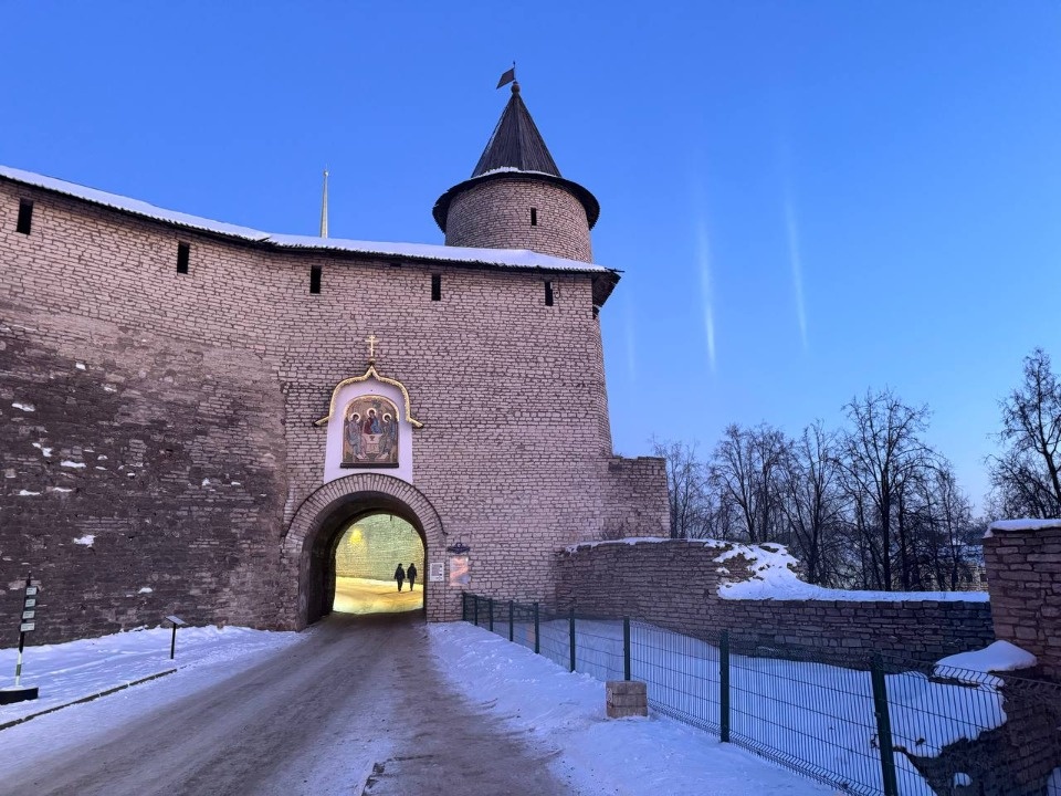 В Пскове во время встречи чудотворной иконы Божией Матери наблюдали столпы света