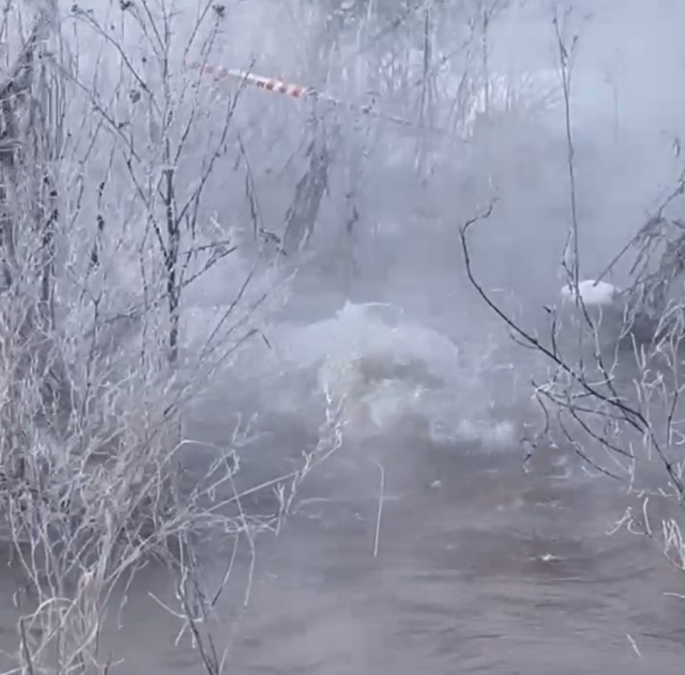 Крупная авария на магистральном водоводе произошла в Пскове Крупная авария на магистральном водоводе произошла в Пскове