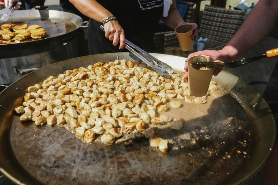 Проблемы с сосудами и ЖКТ провоцирует соленая, острая и жареная еда