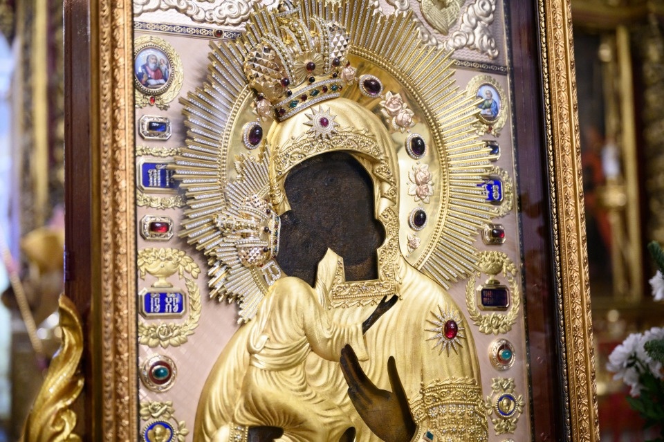 Более 12 тысяч жителей Псковской области поклонились иконе Божией Матери в Троицком соборе