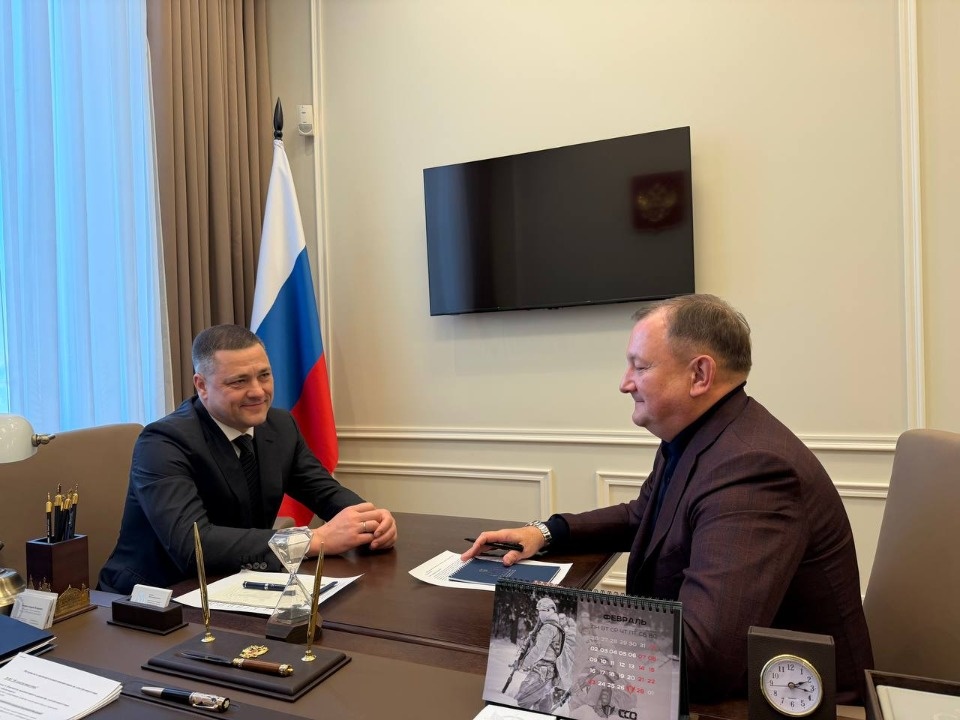 Михаил Ведерников поблагодарил сенатора Михаила Борщёва за поддержку переселенцев в Псковской области