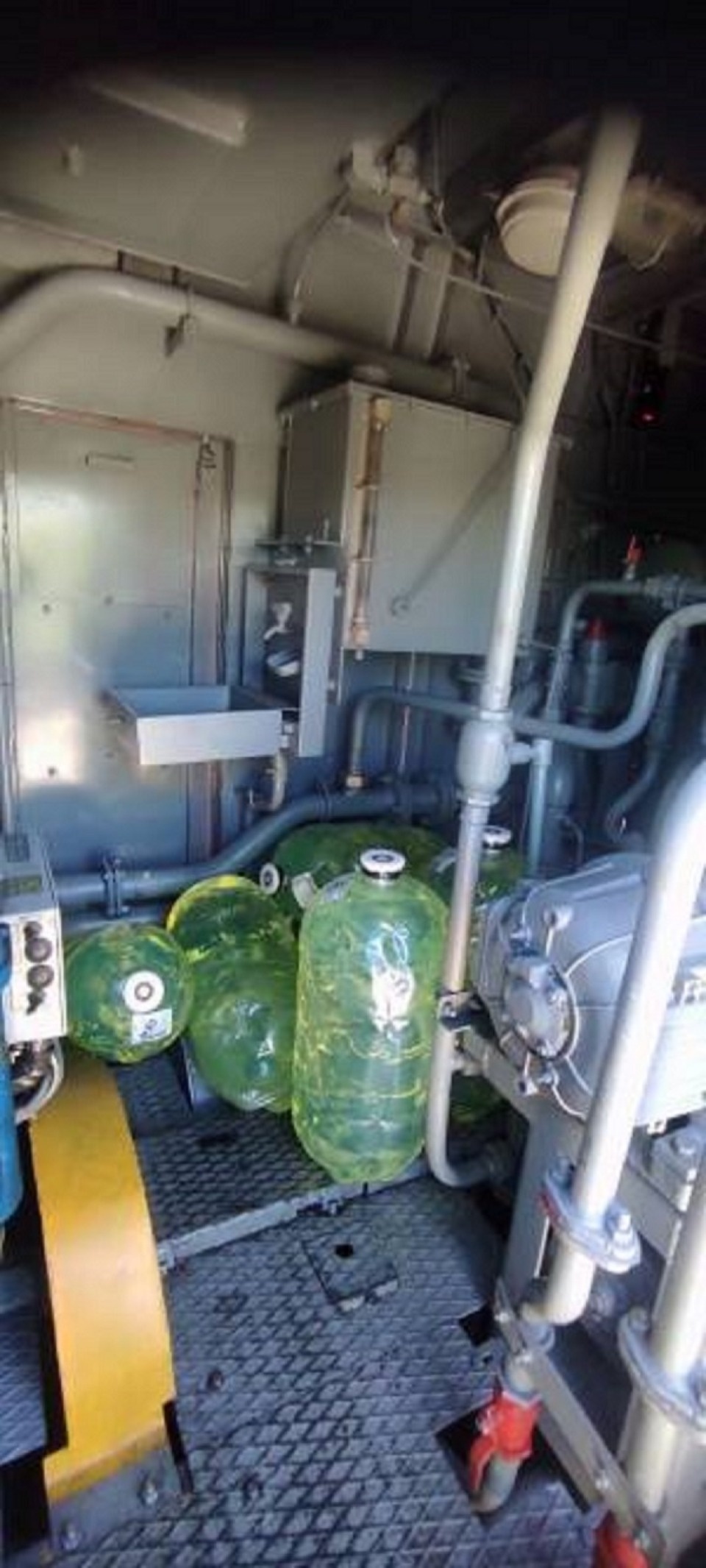 Псковичи пытались похитить из локомотива 255 кг дизельного топлива Псковичи пытались похитить из локомотива 255 кг дизельного топлива