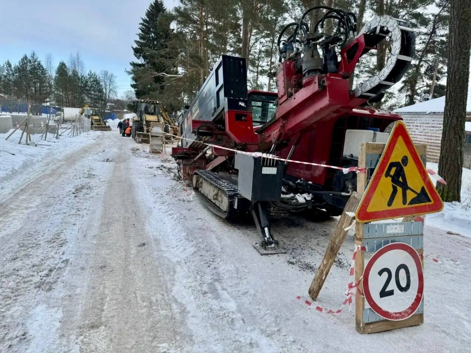Строительство сетей водоснабжения продолжается в печорской деревне Крупп