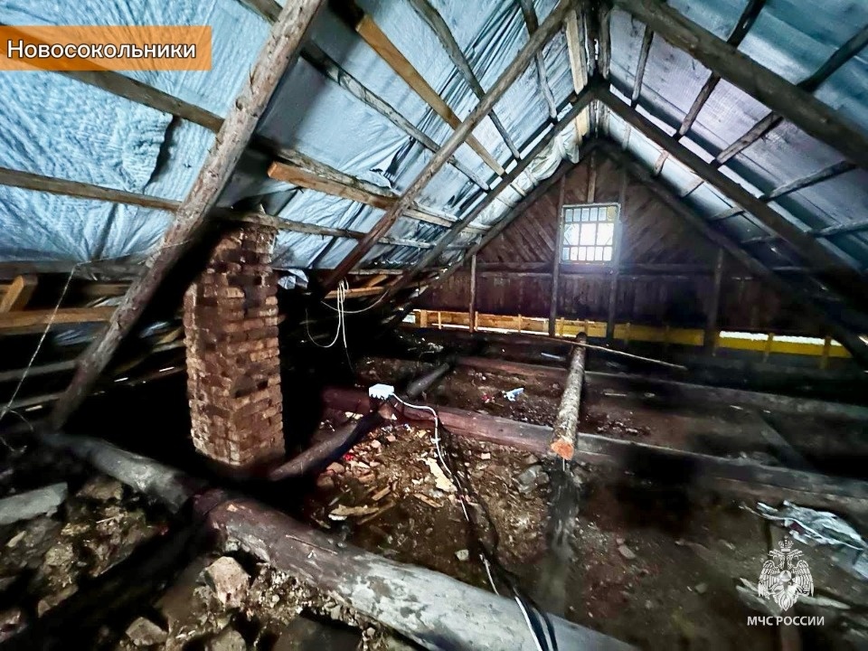 В Пскове иномарку подожгли под окнами многоэтажки