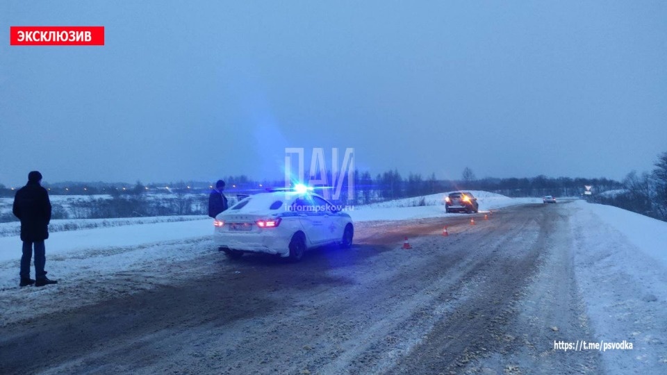 Женщину госпитализировали после наезда автомобиля в Новосокольниках