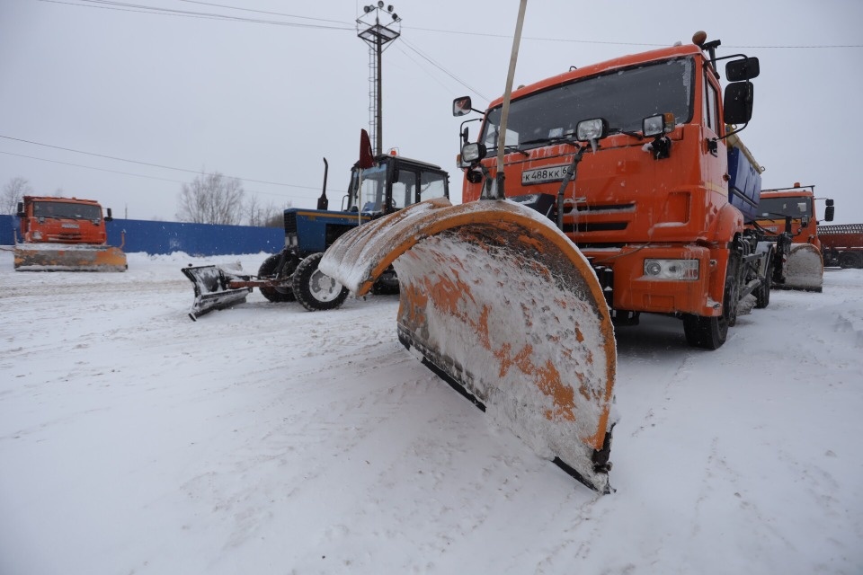 Ежедневно с псковских улиц убирают порядка трёх тысяч кубометров снега Ежедневно с псковских улиц убирают порядка трёх тысяч кубометров снега