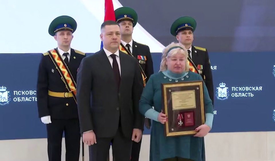 Михаил Ведерников передал ордена Мужества семьям погибших псковских пограничников