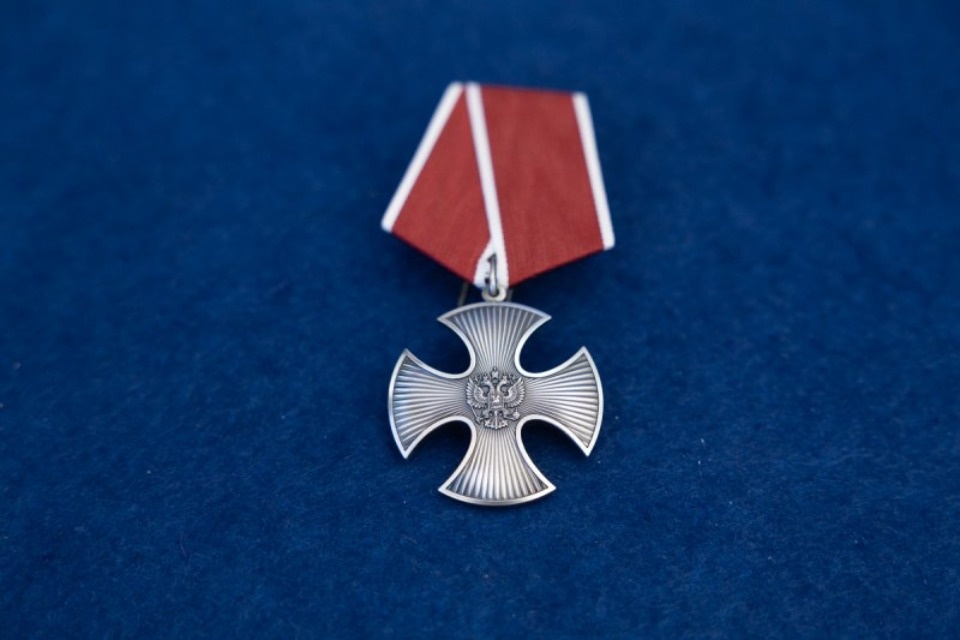 Михаил Ведерников вручил награды псковским военнослужащим Михаил Ведерников вручил награды псковским военнослужащим