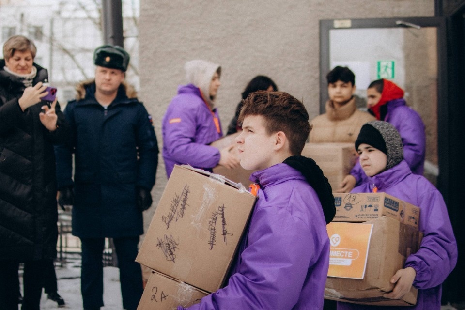 520 кг гумпомощи передали псковским бойцам в День защитника Отечества
