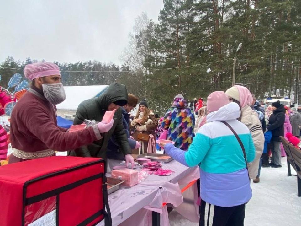 Порядка 1,2 тысячи человек проводили зиму в Пушкинских Горах Порядка 1,2 тысячи человек проводили зиму в Пушкинских Горах