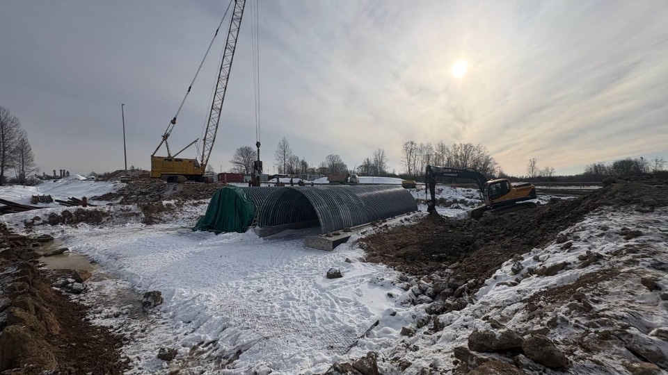 Капремонт моста через реку Олешенка продолжается в Псковском районе