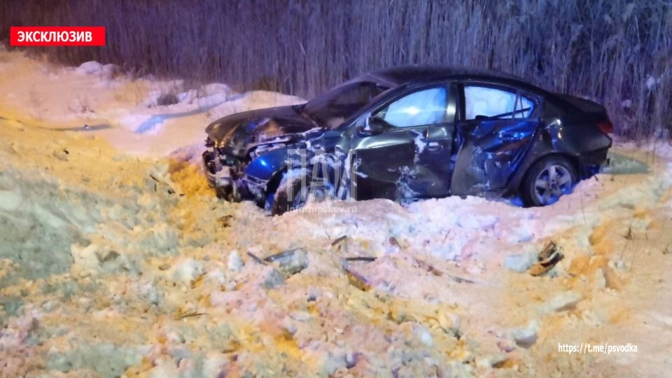 Водителя вылетевшего в кювет автомобиля Chevrolet госпитализировали в Псковском районе Водителя вылетевшего в кювет автомобиля Chevrolet госпитализировали в Псковском районе