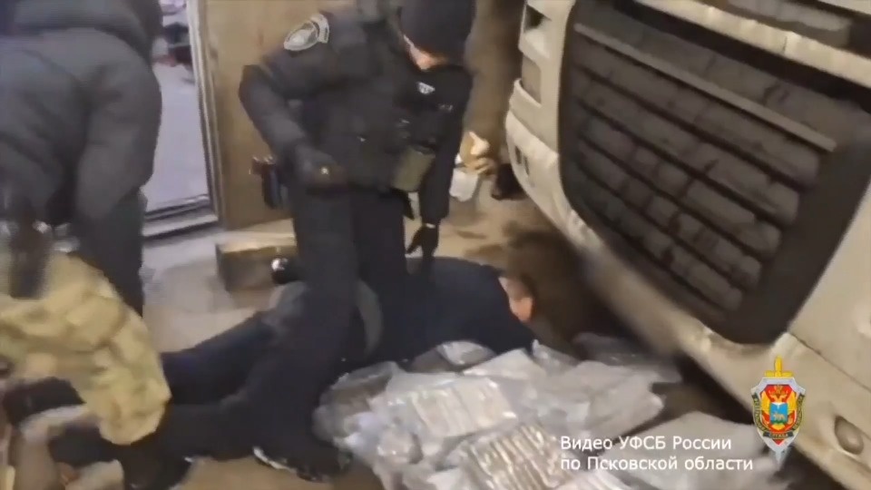 Серба и россиянина осудили за контрабанду 290 кг гишиша через Псковскую область Серба и россиянина осудили за контрабанду 290 кг гишиша через Псковскую область