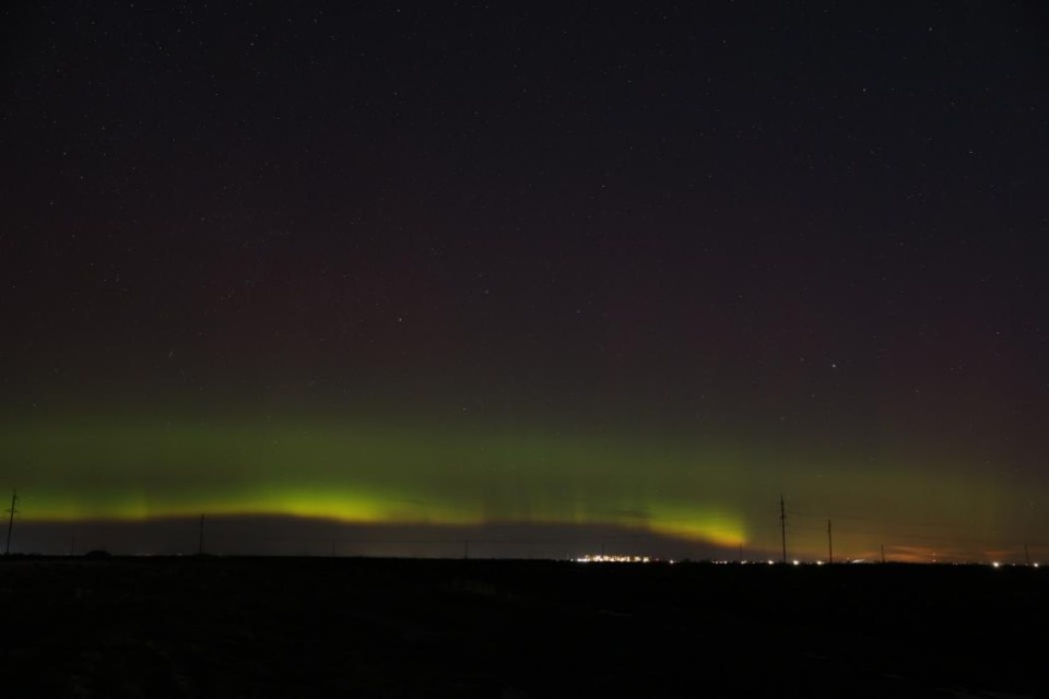 Северное сияние запечатлели в деревне под Псковом