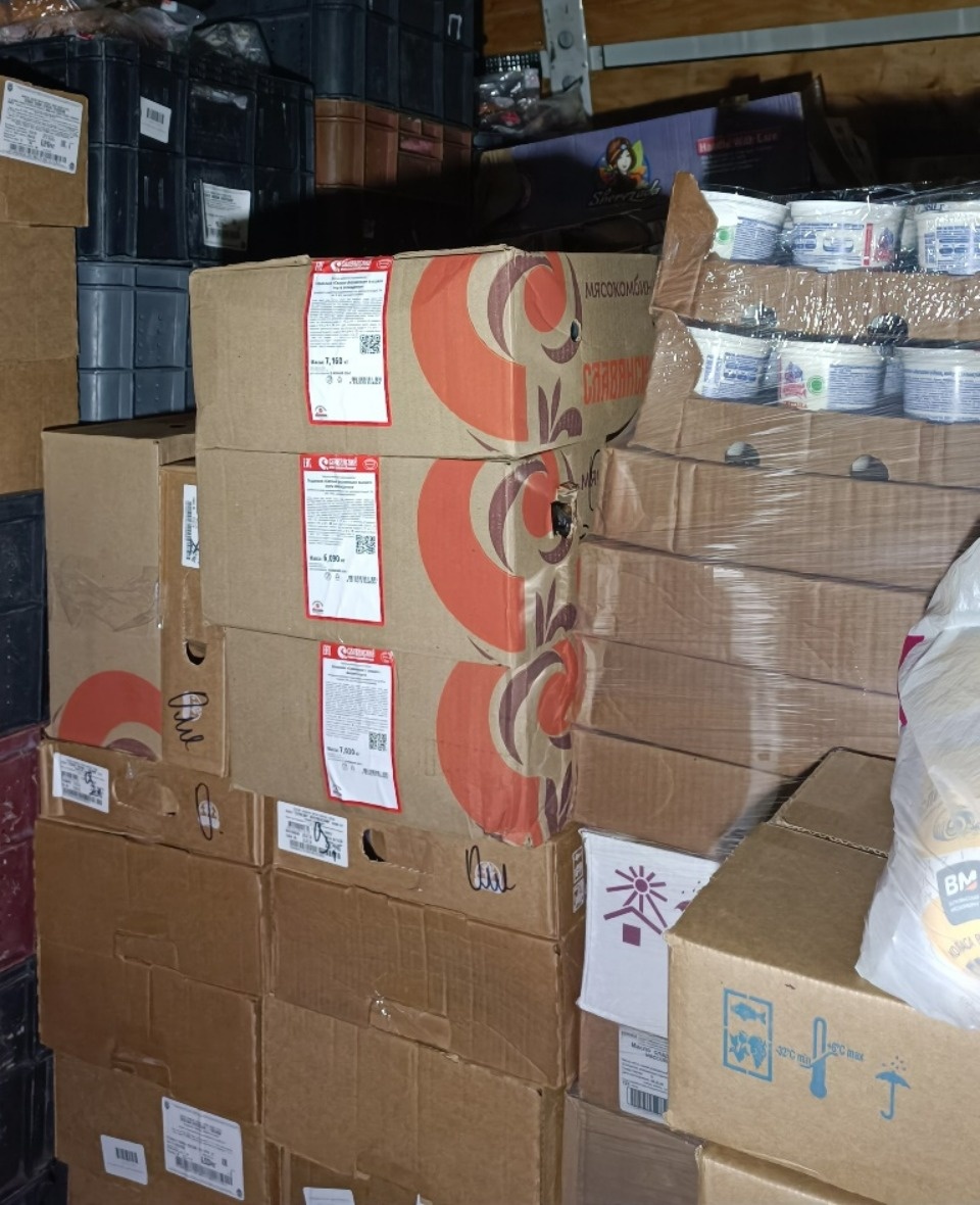 Почти две тонны сыра, сметаны и колбасы возвращены в Белоруссию с псковской границы