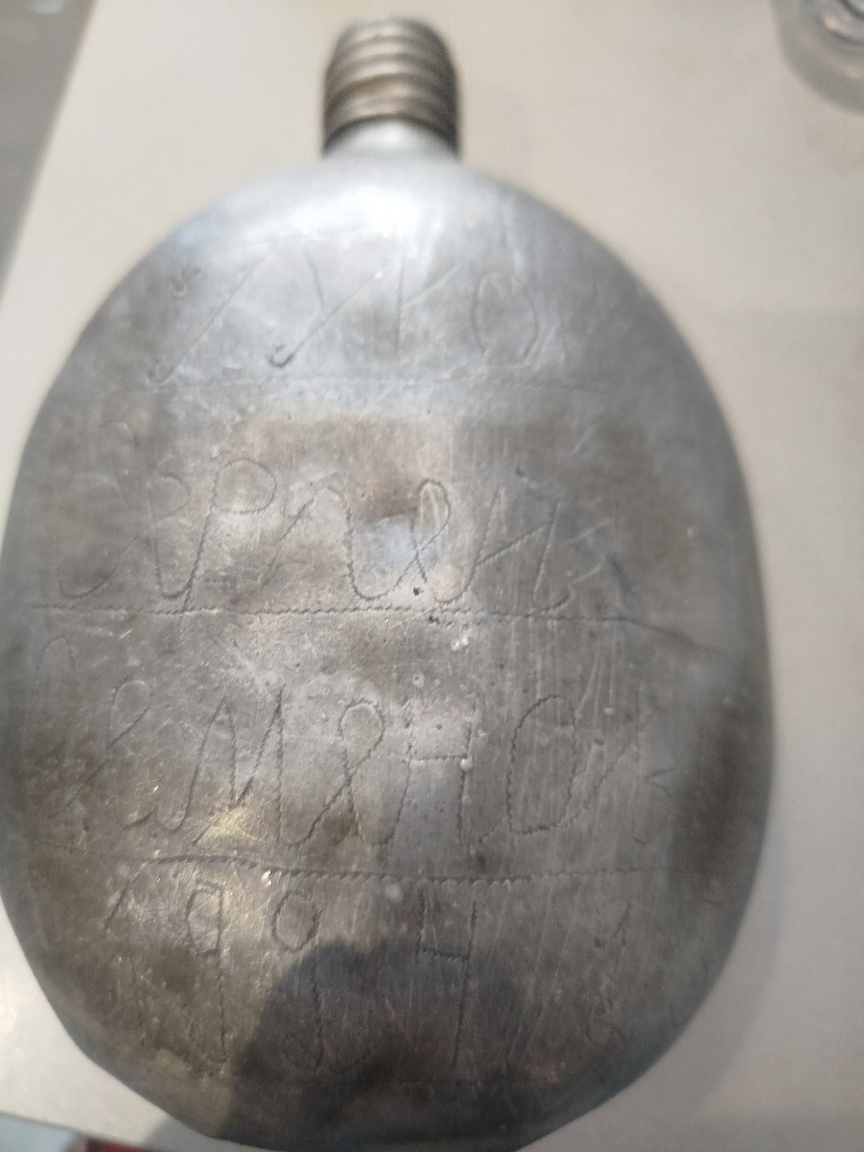 Обнаруженную в Печорах флагу красноармейца передадут его родственникам