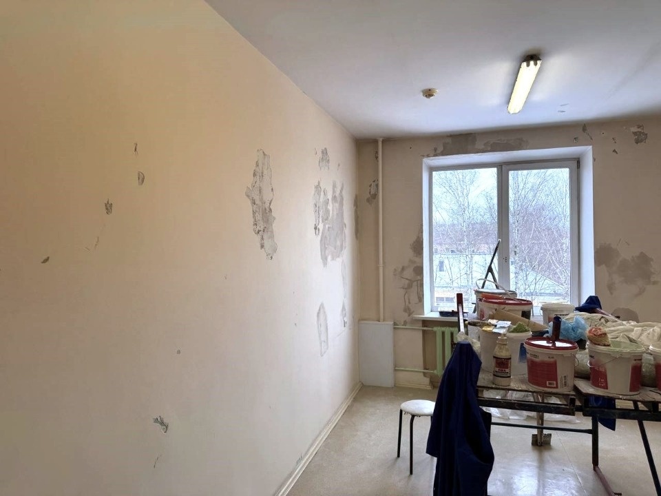 Косметические работы проводятся в палатах Великолукского родильного дома Косметические работы проводятся в палатах Великолукского родильного дома