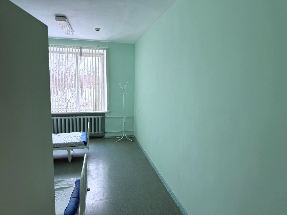 Косметические работы проводятся в палатах Великолукского родильного дома Косметические работы проводятся в палатах Великолукского родильного дома