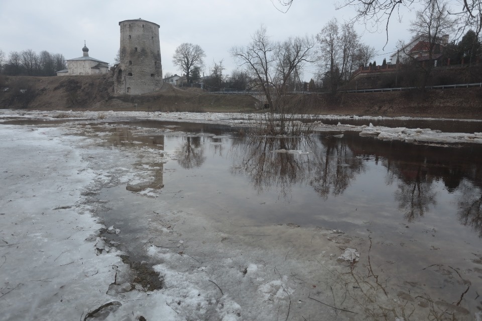 Весна ломает лёд Весна ломает лёд