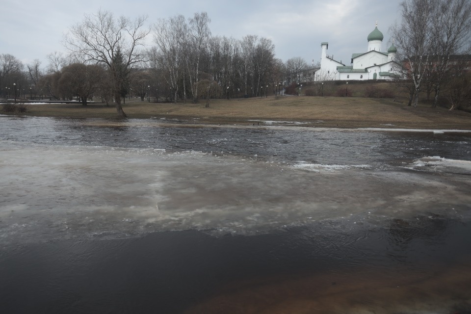 Весна ломает лёд Весна ломает лёд