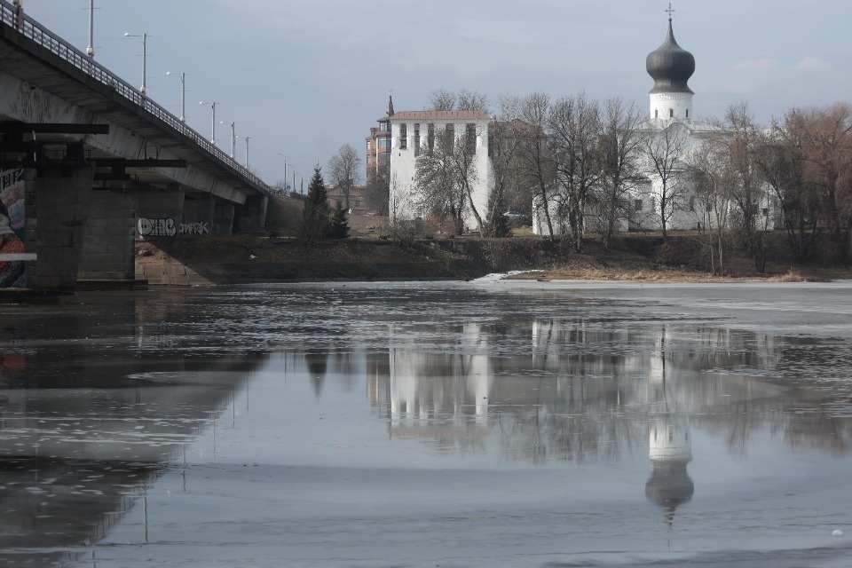 Весна ломает лёд Весна ломает лёд