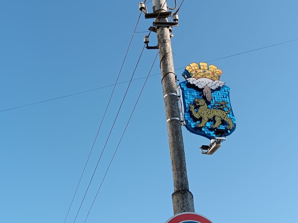 Новые консоли в виде псковского герба устанавливают в Пскове Новые консоли в виде псковского герба устанавливают в Пскове