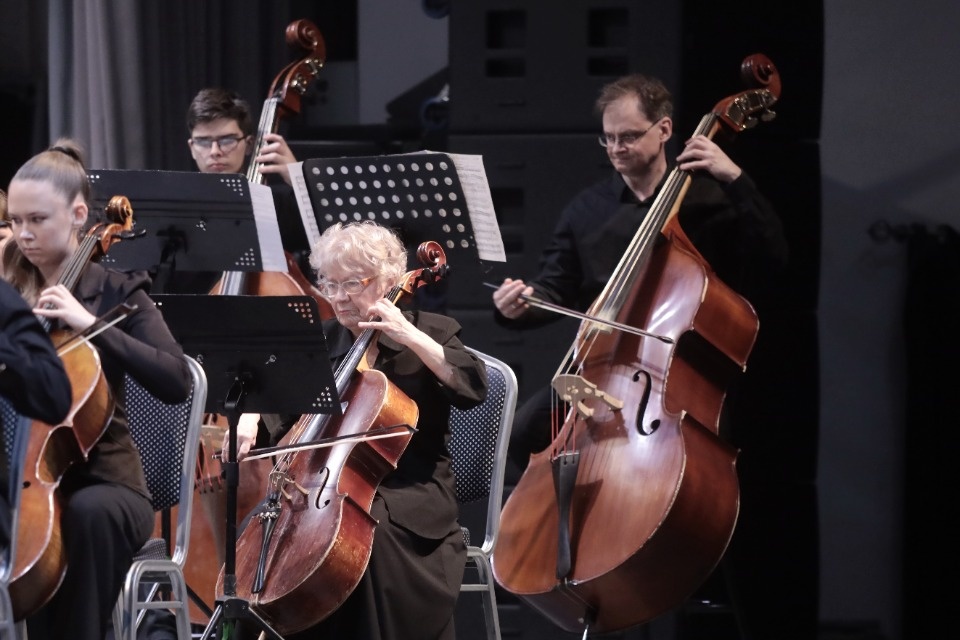 Льётся музыка Льётся музыка