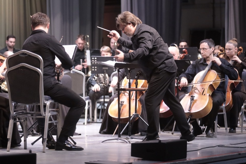 Льётся музыка Льётся музыка