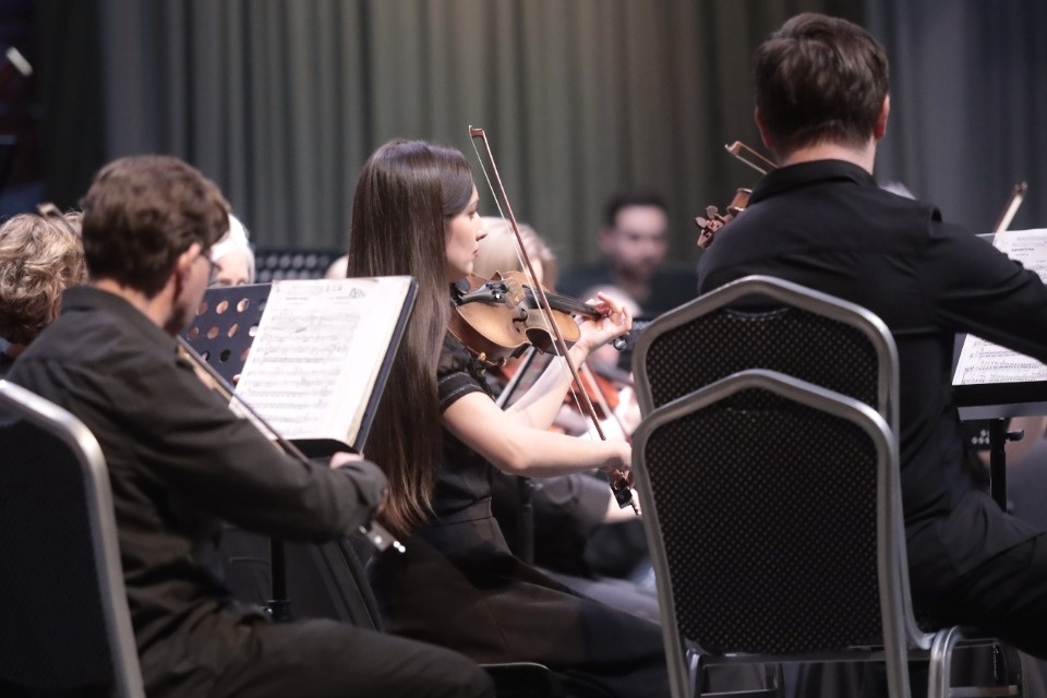 Льётся музыка Льётся музыка