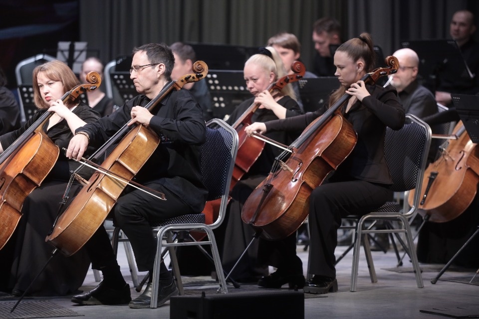 Льётся музыка Льётся музыка