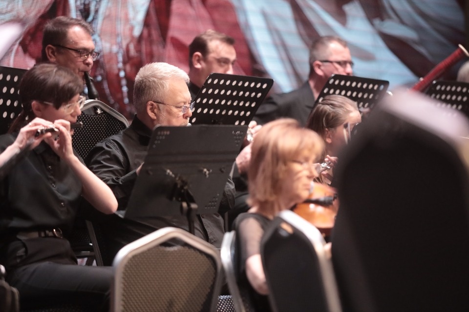 Льётся музыка Льётся музыка