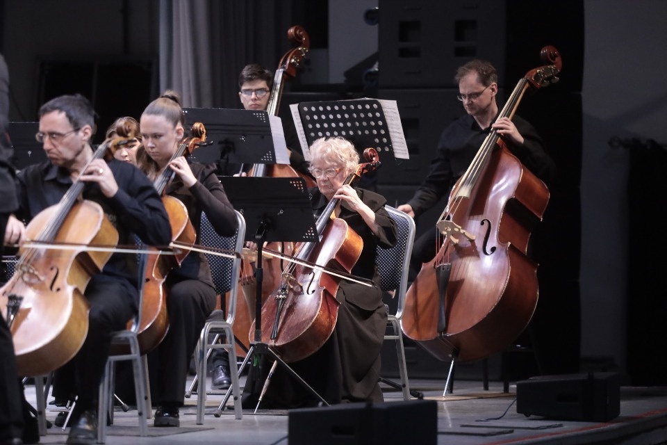 Льётся музыка Льётся музыка