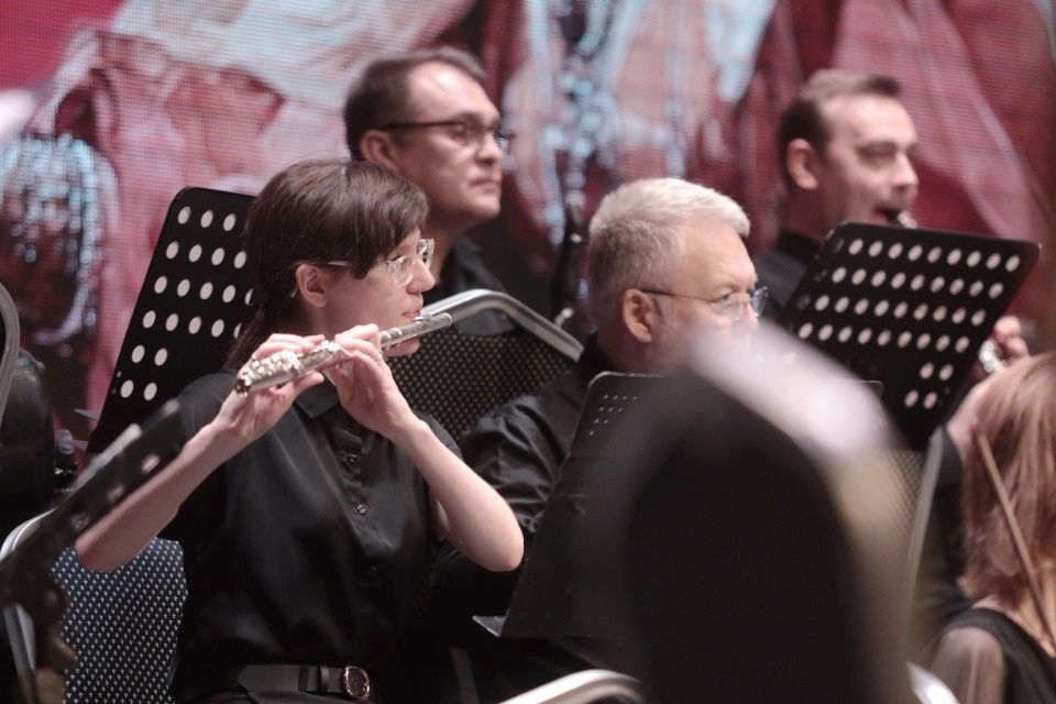 Льётся музыка Льётся музыка