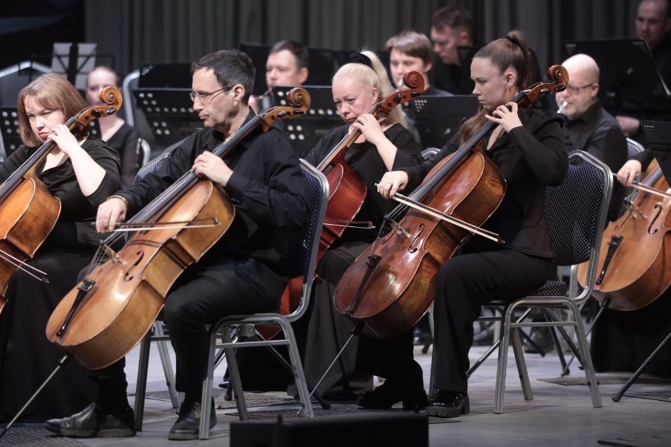 Льётся музыка Льётся музыка